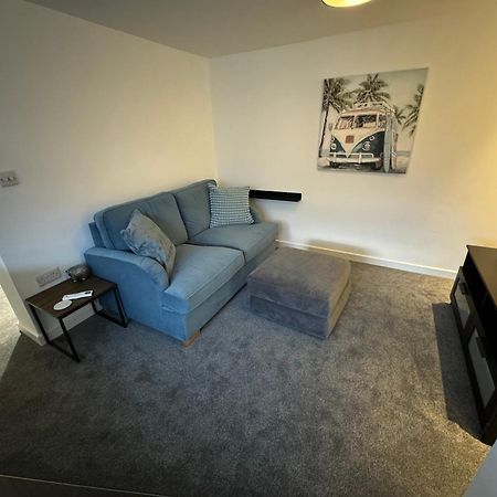 Modern 1 Bed Apartment With Car Parking Bitton Exteriér fotografie